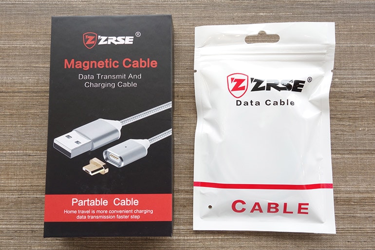 ZRSEのマグネット式USBケーブルのパッケージ