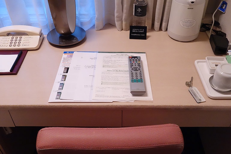 新阪急ホテルの客室のデスク